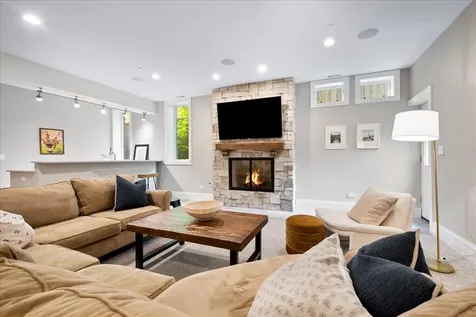2921 Simpson Street Evanston IL 60201
