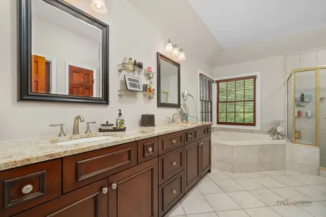 126 Schooner Lane Lake Barrington IL 60010