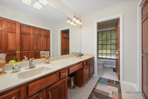 126 Schooner Lane Lake Barrington IL 60010
