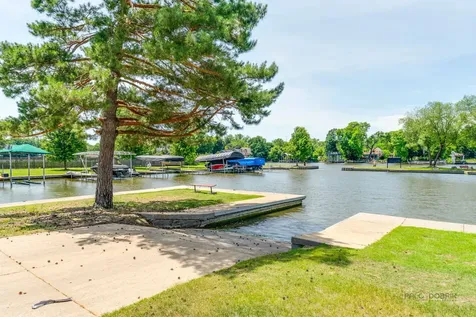 126 Schooner Lane Lake Barrington IL 60010