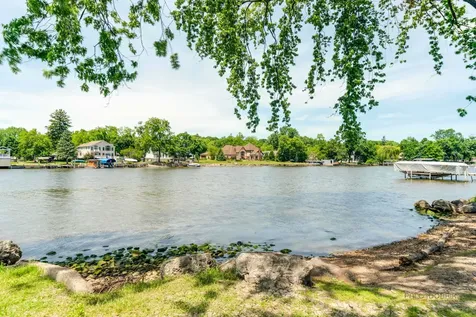 126 Schooner Lane Lake Barrington IL 60010