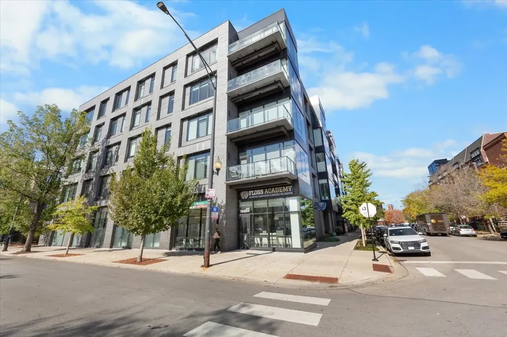 6 North Bishop Street Chicago IL 60607