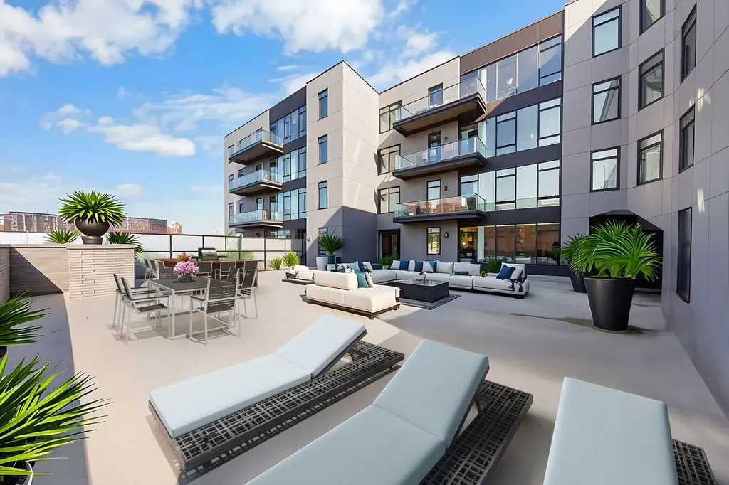 6 North Bishop Street Chicago IL 60607