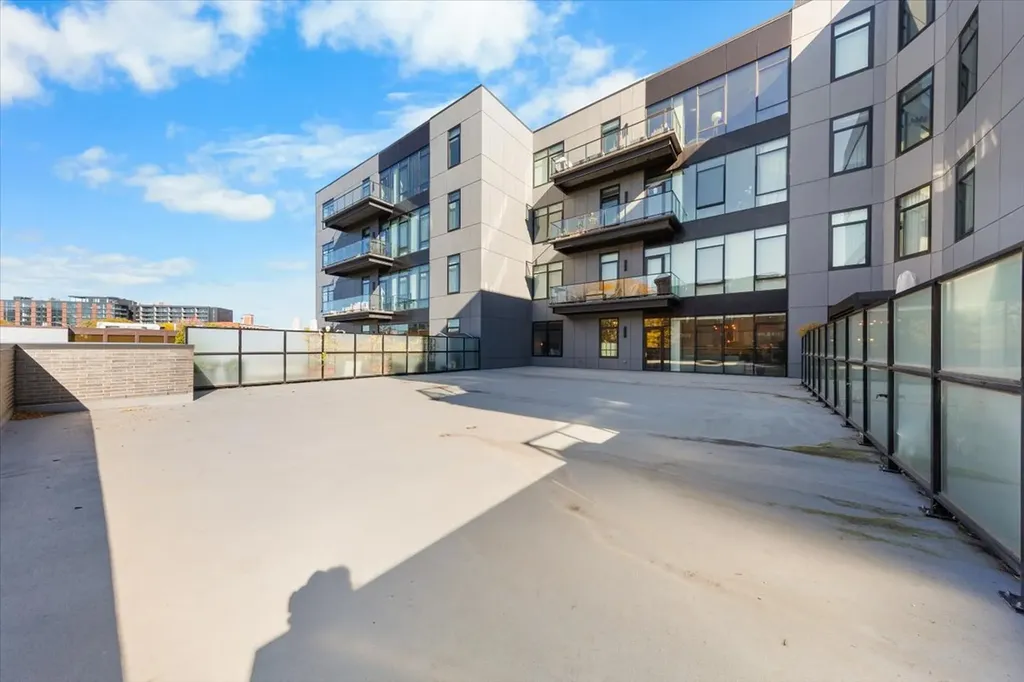 6 North Bishop Street Chicago IL 60607