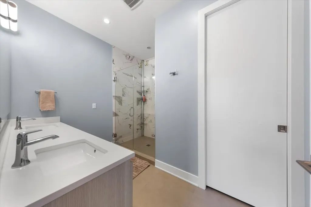 6 North Bishop Street Chicago IL 60607