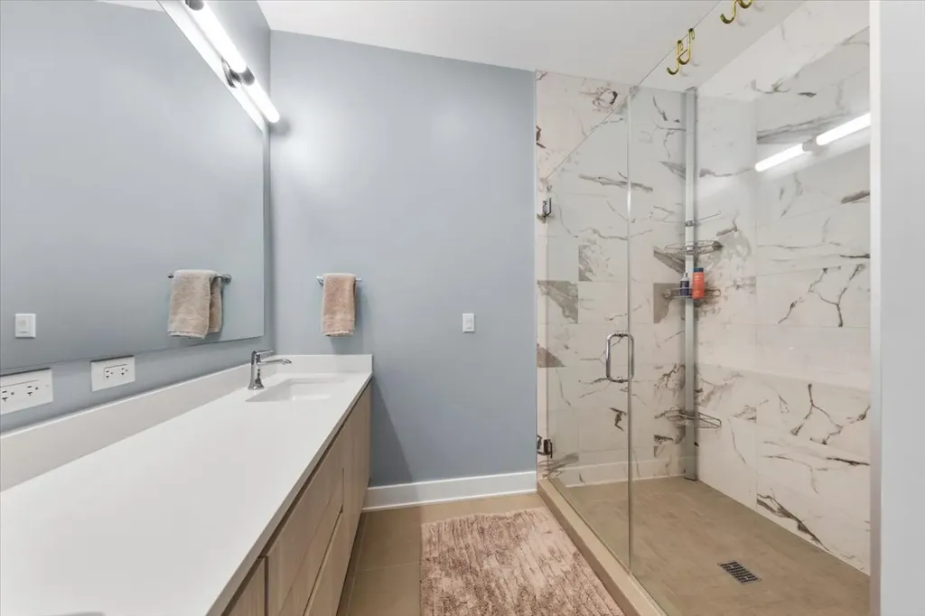 6 North Bishop Street Chicago IL 60607