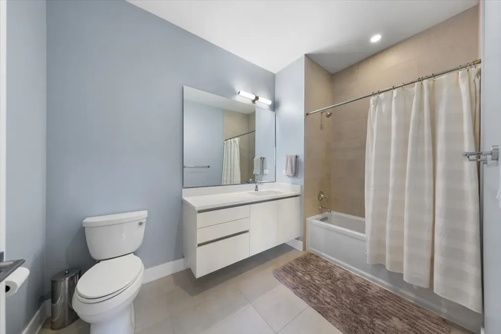 6 North Bishop Street Chicago IL 60607
