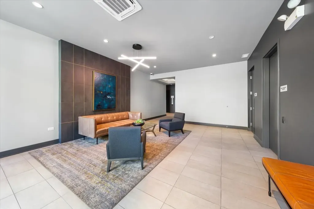 6 North Bishop Street Chicago IL 60607