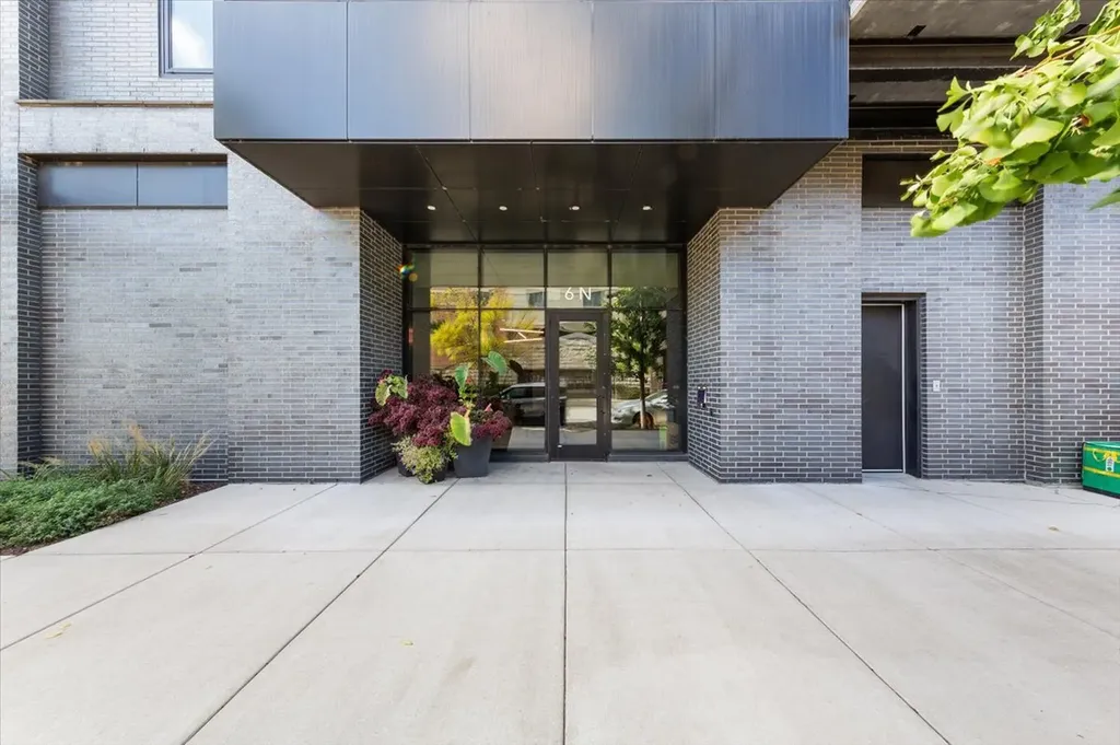 6 North Bishop Street Chicago IL 60607