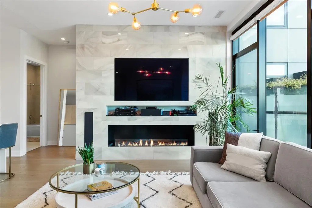 6 North Bishop Street Chicago IL 60607