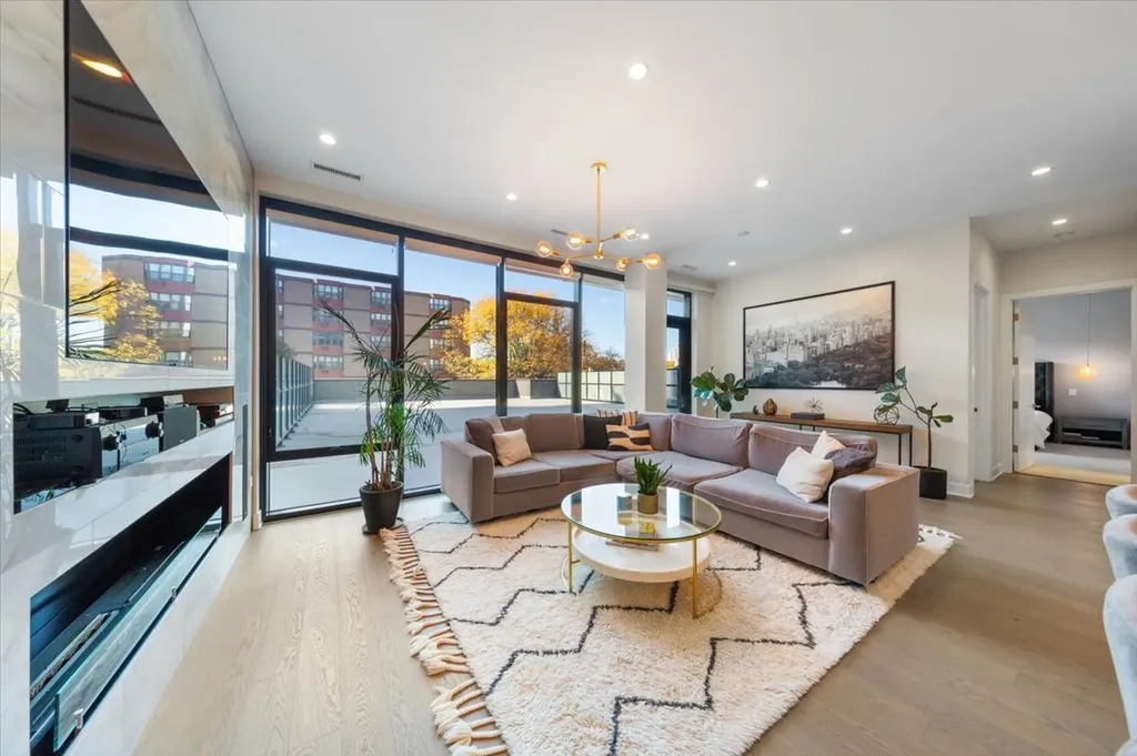 6 North Bishop Street Chicago IL 60607