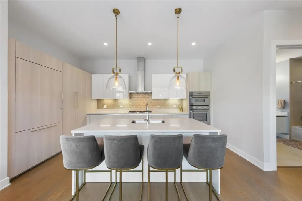 6 North Bishop Street Chicago IL 60607