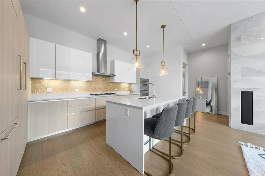 6 North Bishop Street Chicago IL 60607