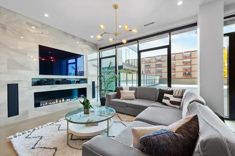 6 North Bishop Street Chicago IL 60607