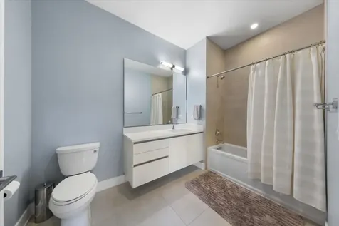 6 North Bishop Street Chicago IL 60607