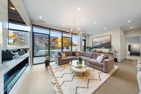 6 North Bishop Street Chicago IL 60607