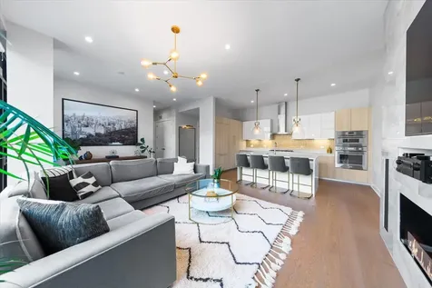 6 North Bishop Street Chicago IL 60607