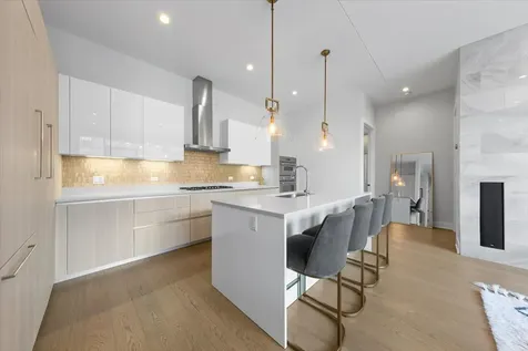 6 North Bishop Street Chicago IL 60607