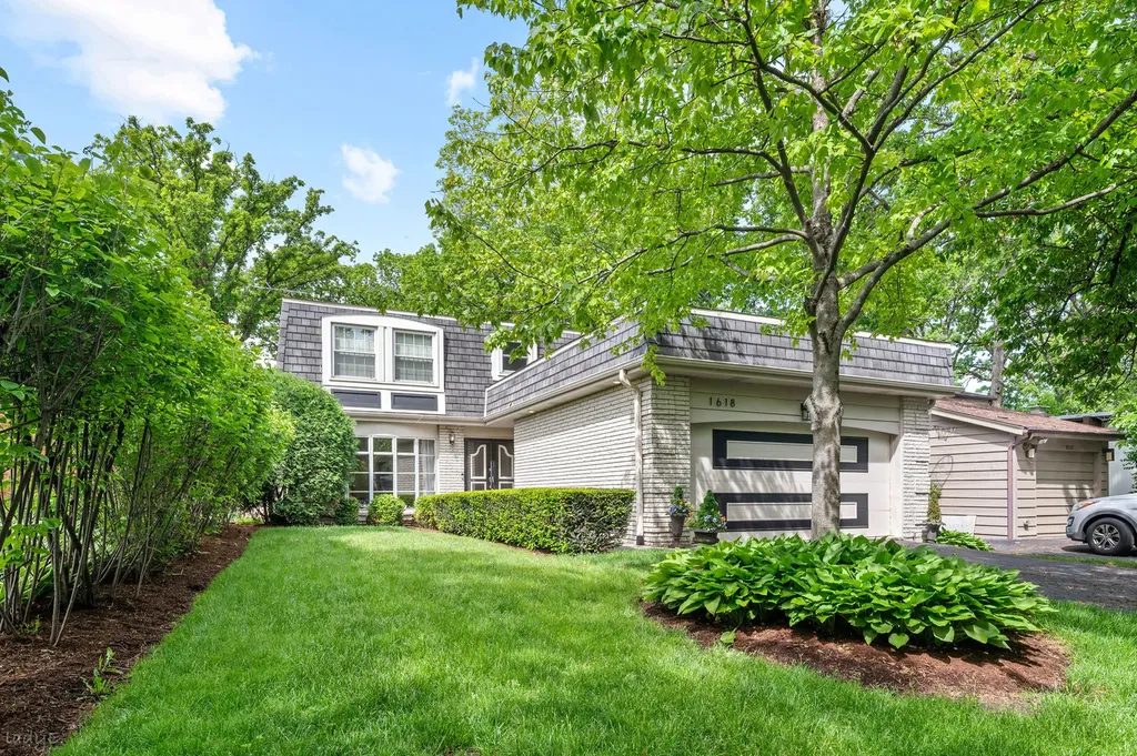 1618 Mccraren Road Highland Park IL 60035