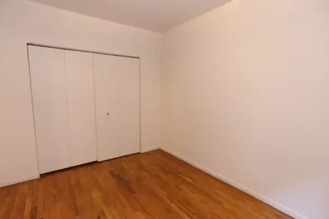 933 West Sunnyside Avenue Chicago IL 60640