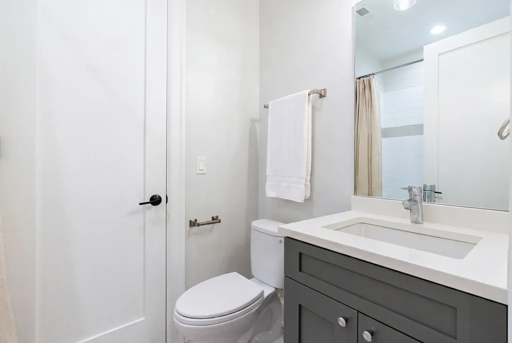 2738 North Racine Avenue Chicago IL 60614