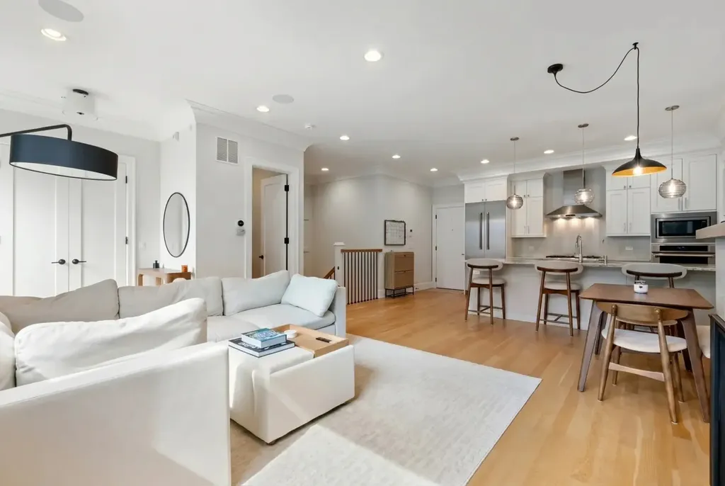 2738 North Racine Avenue Chicago IL 60614