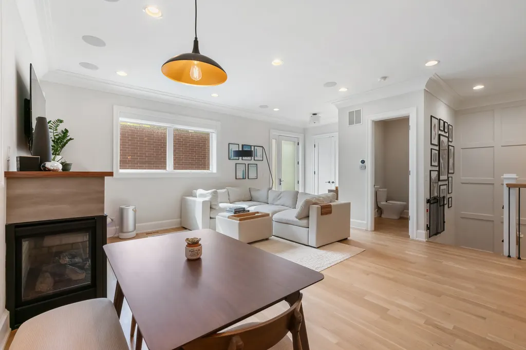 2738 North Racine Avenue Chicago IL 60614