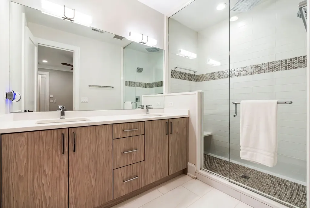 2738 North Racine Avenue Chicago IL 60614