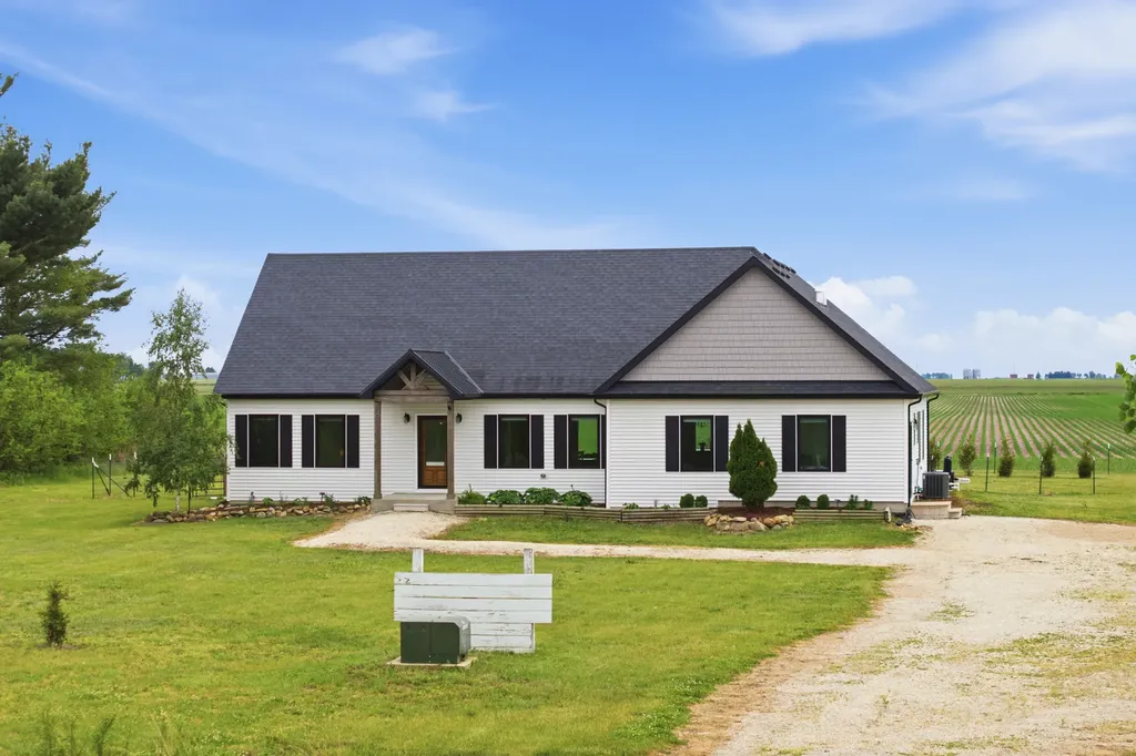 10438 West 1000s Road Bonfield IL 60913