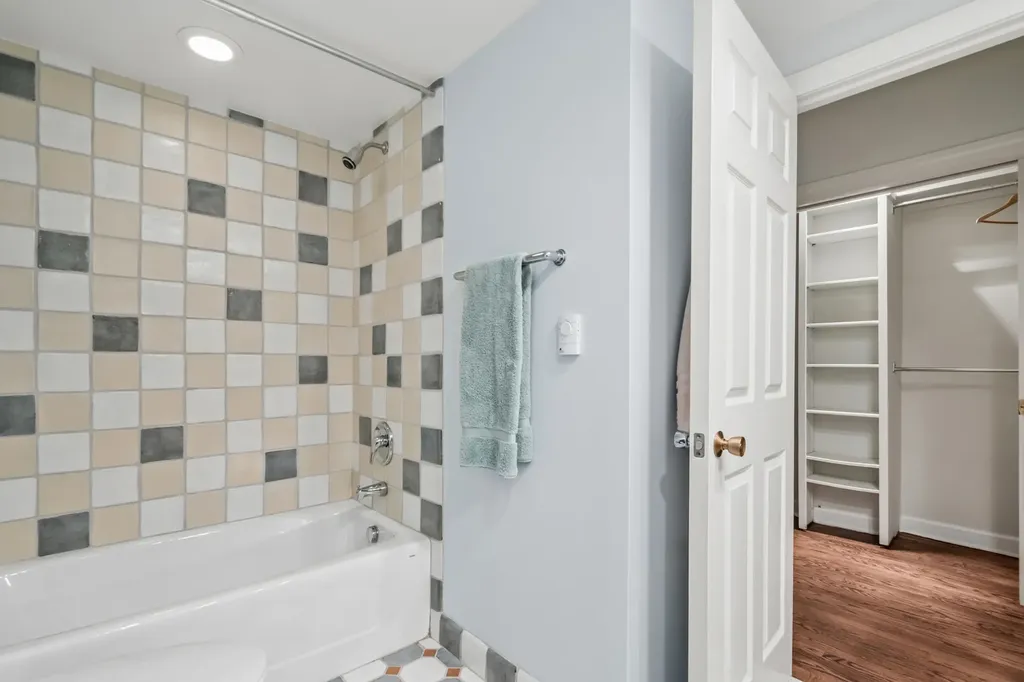 23 East Goethe Street Chicago IL 60610