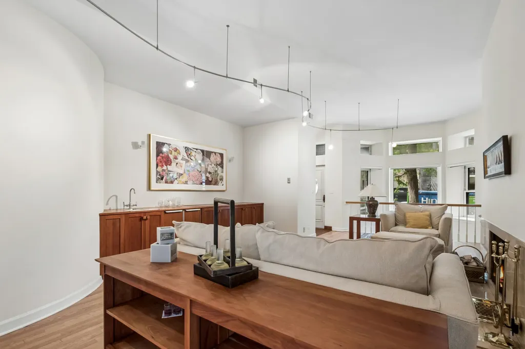 23 East Goethe Street Chicago IL 60610