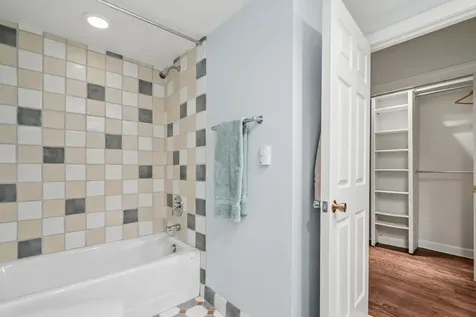 23 East Goethe Street Chicago IL 60610