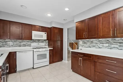 2214 Hamilton Lane Darien IL 60561