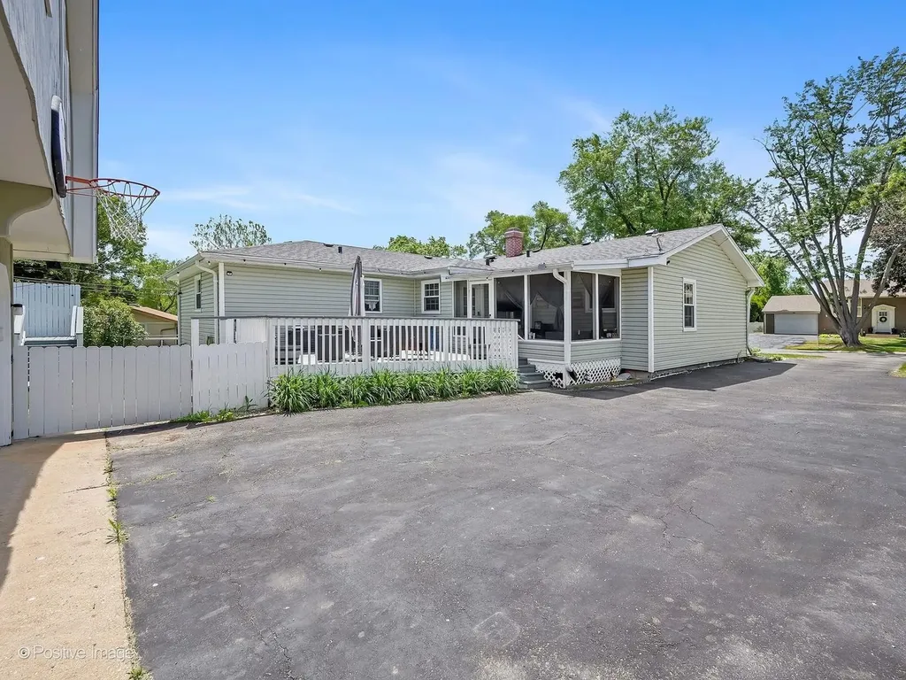 7665 Sprucewood Avenue Woodridge IL 60517