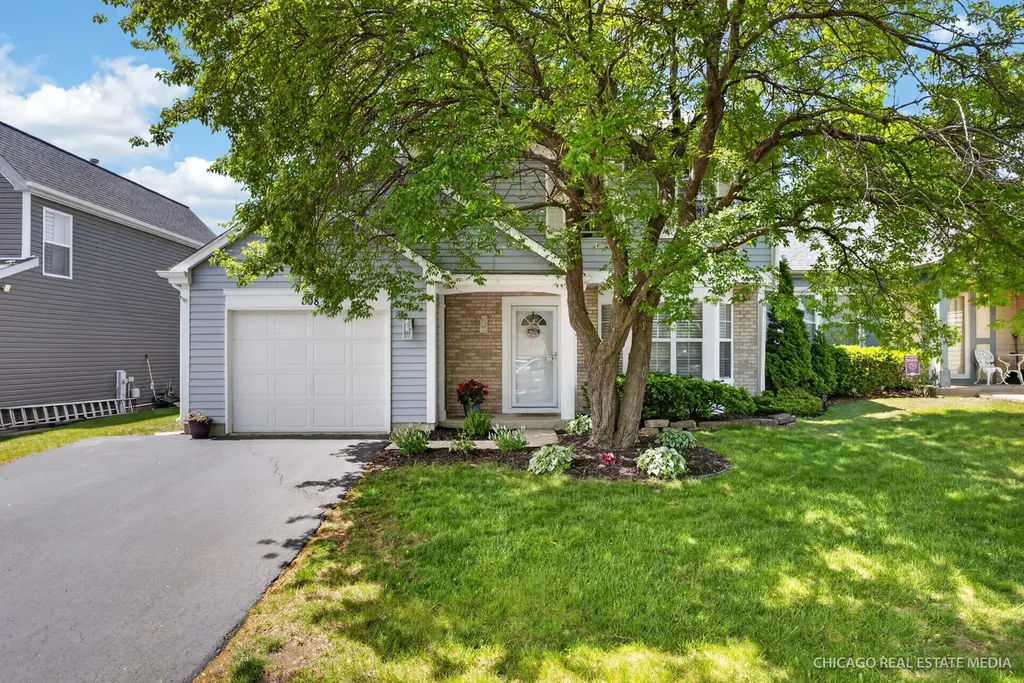 808 Castleton Court Mundelein IL 60060