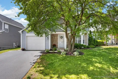 808 Castleton Court Mundelein IL 60060