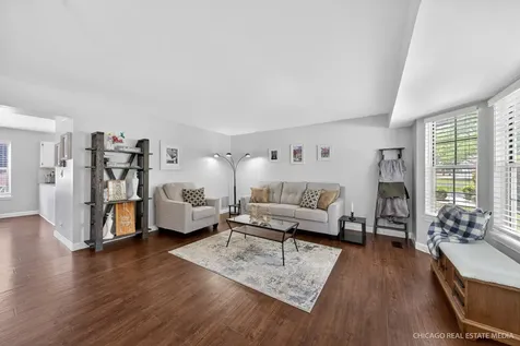 808 Castleton Court Mundelein IL 60060