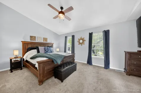 808 Castleton Court Mundelein IL 60060