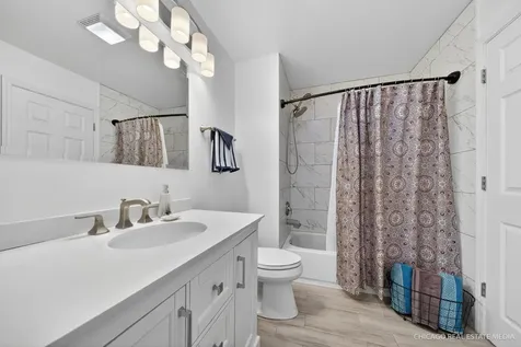 808 Castleton Court Mundelein IL 60060