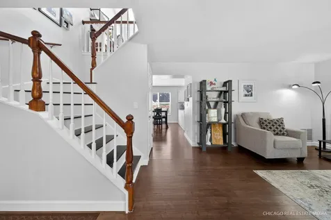 808 Castleton Court Mundelein IL 60060