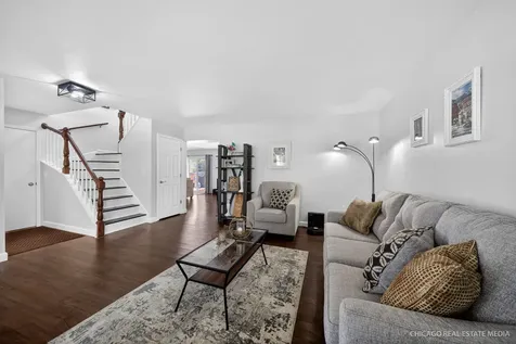808 Castleton Court Mundelein IL 60060