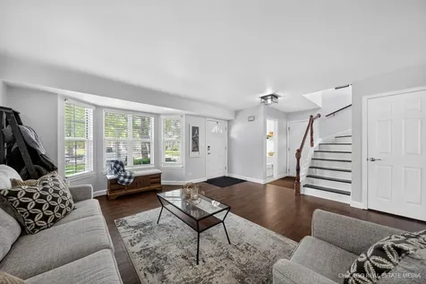 808 Castleton Court Mundelein IL 60060
