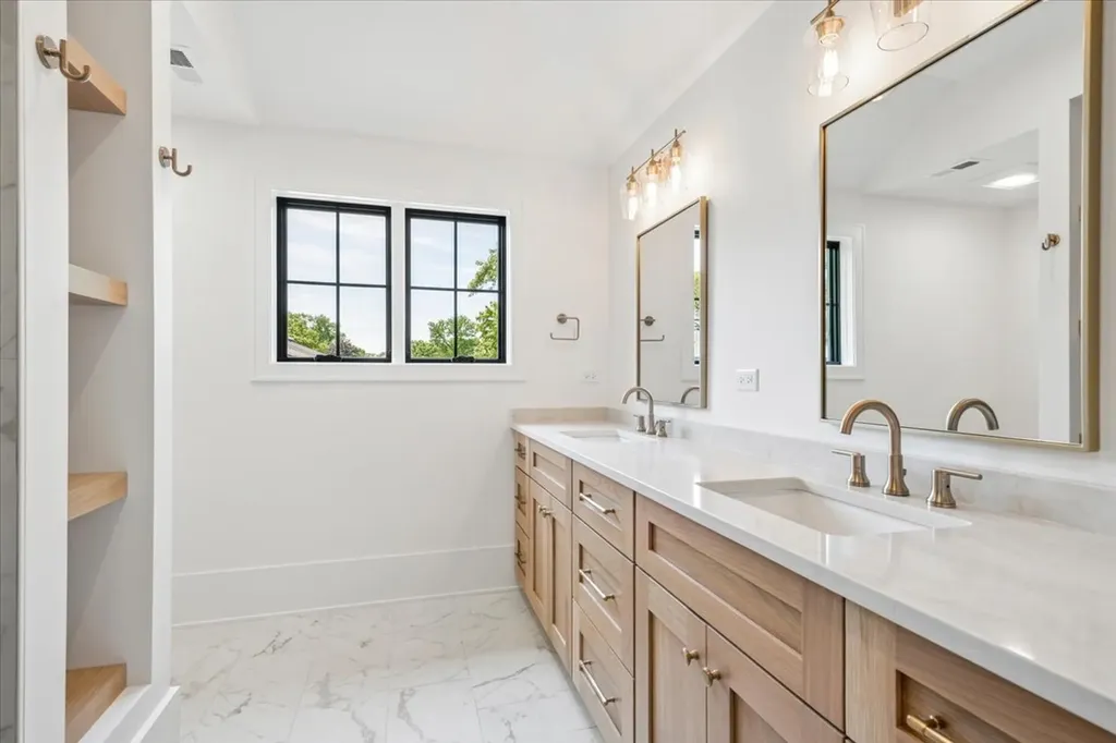 1404 South Ashland Avenue Park Ridge IL 60068