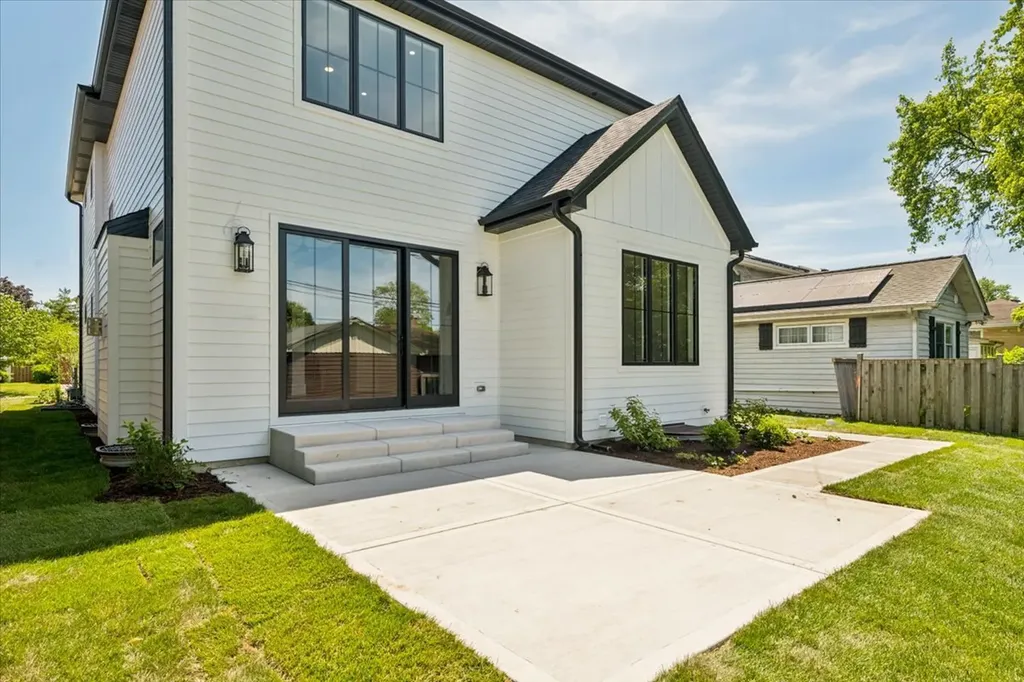 1404 South Ashland Avenue Park Ridge IL 60068