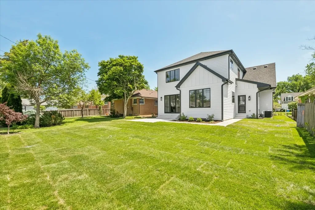 1404 South Ashland Avenue Park Ridge IL 60068