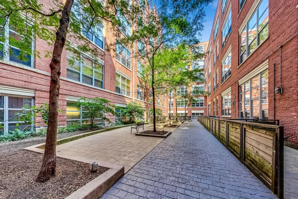 1735 North Paulina Street Chicago IL 60622
