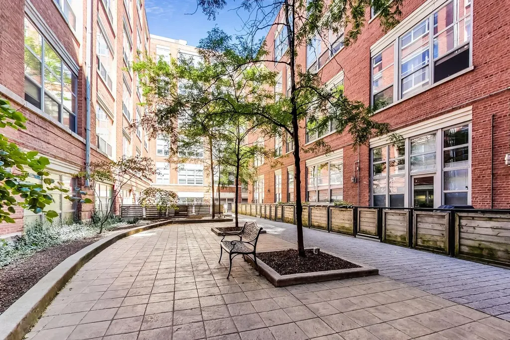 1735 North Paulina Street Chicago IL 60622