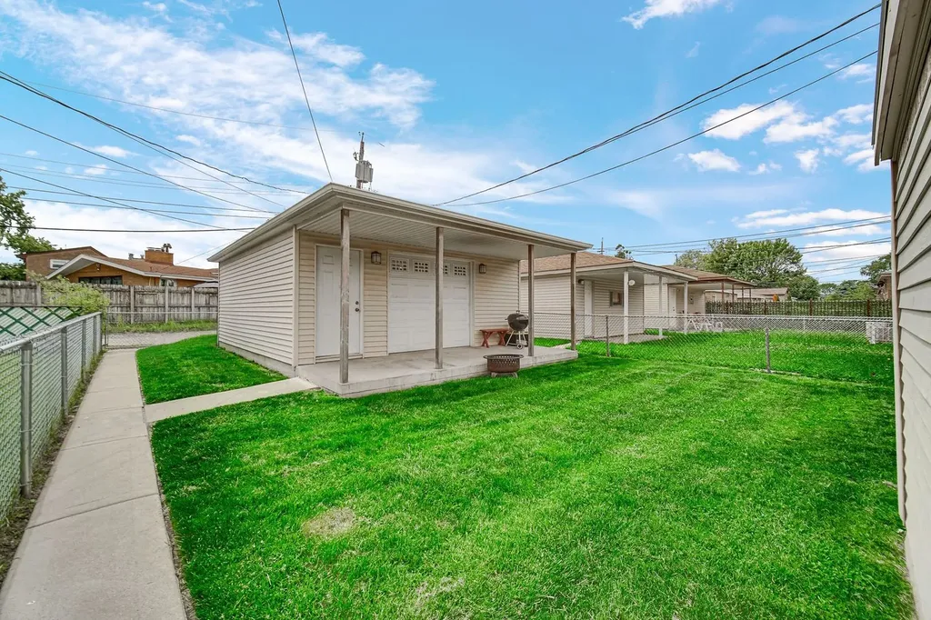 2605 West 83rd Place Chicago IL 60652