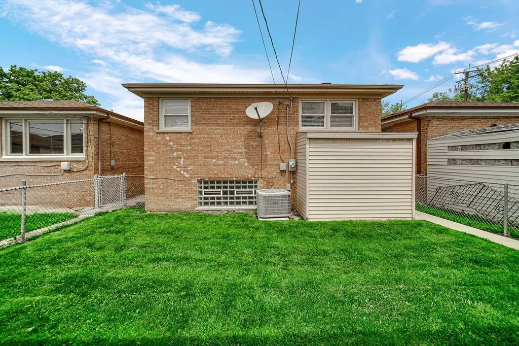 2605 West 83rd Place Chicago IL 60652