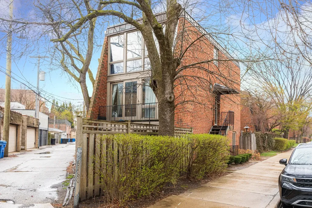 2122 North Lincoln Avenue Chicago IL 60614